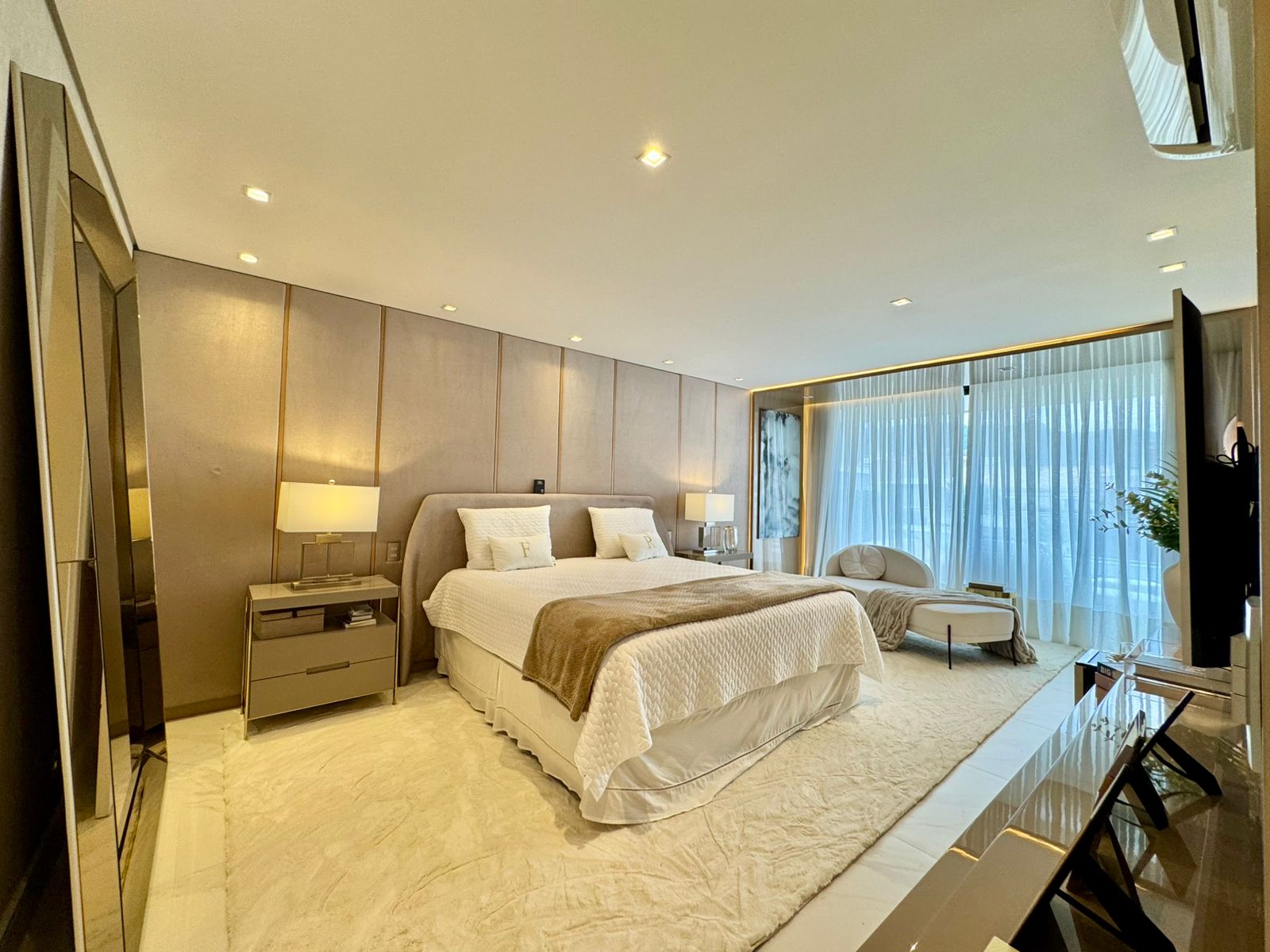Seven Luxury Real State
